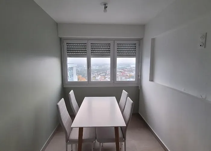 Grand Appartement Avec Parking Prive